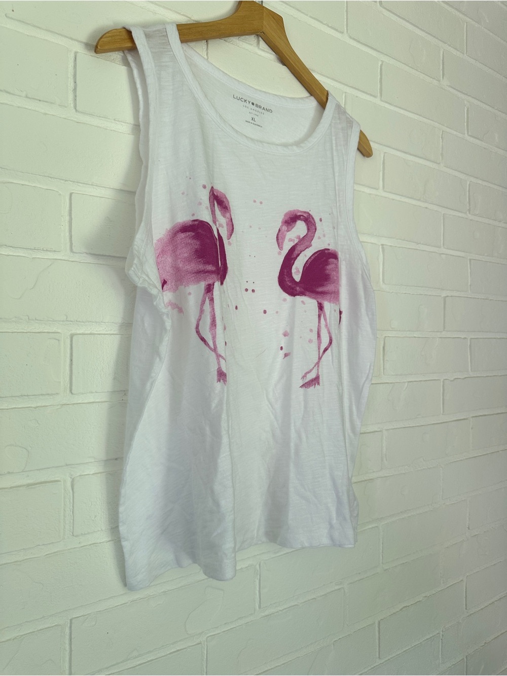 Lucky Brand 100 % cotton White Tank with Magenta Flamingo Pair Graphic Size XL - Picture 2 of 8